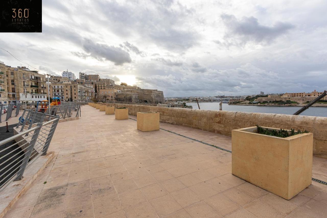 Seafront - Top Location, Top Floor With Wifi & Ac By 360 Estates Валетта Экстерьер фото