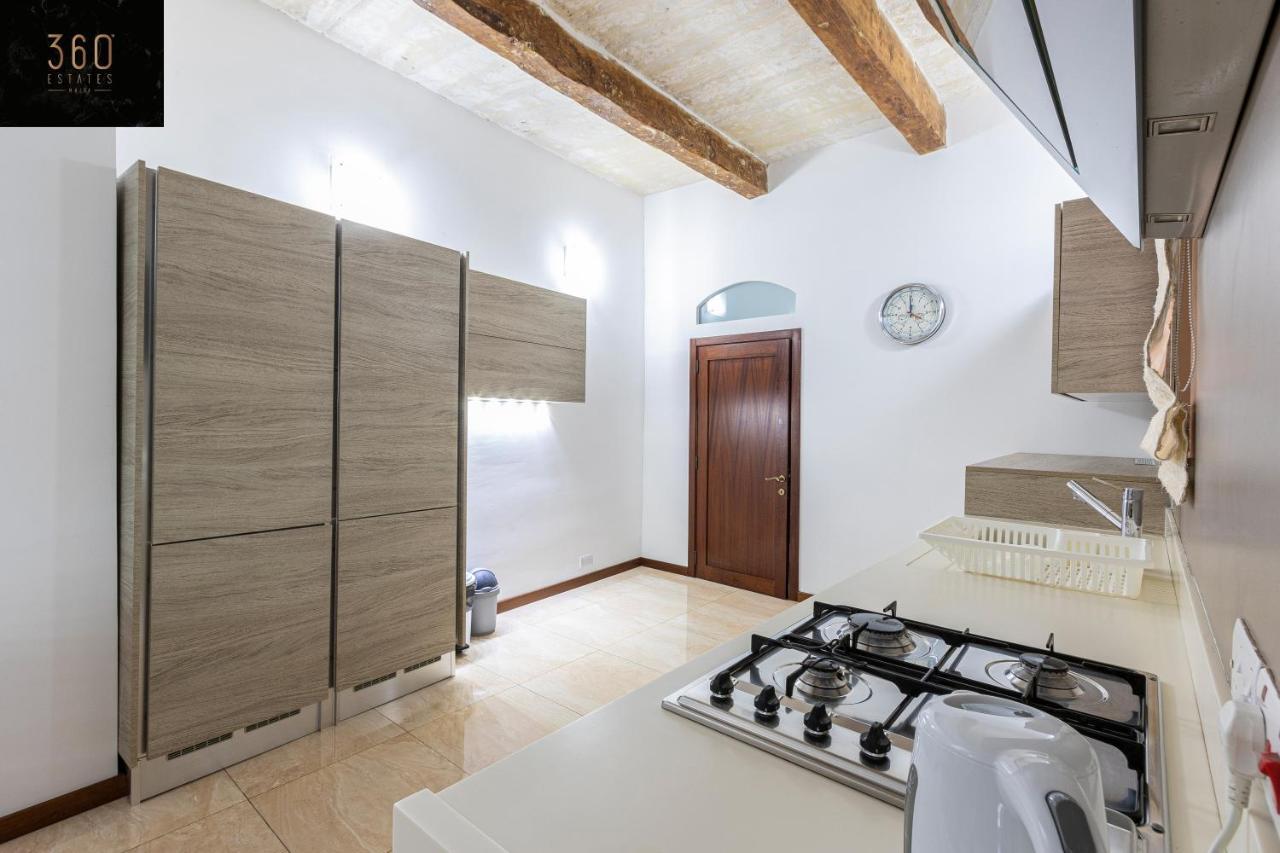 Seafront - Top Location, Top Floor With Wifi & Ac By 360 Estates Валетта Экстерьер фото