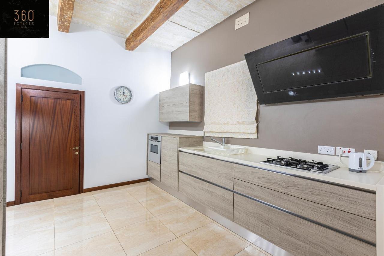 Seafront - Top Location, Top Floor With Wifi & Ac By 360 Estates Валетта Экстерьер фото