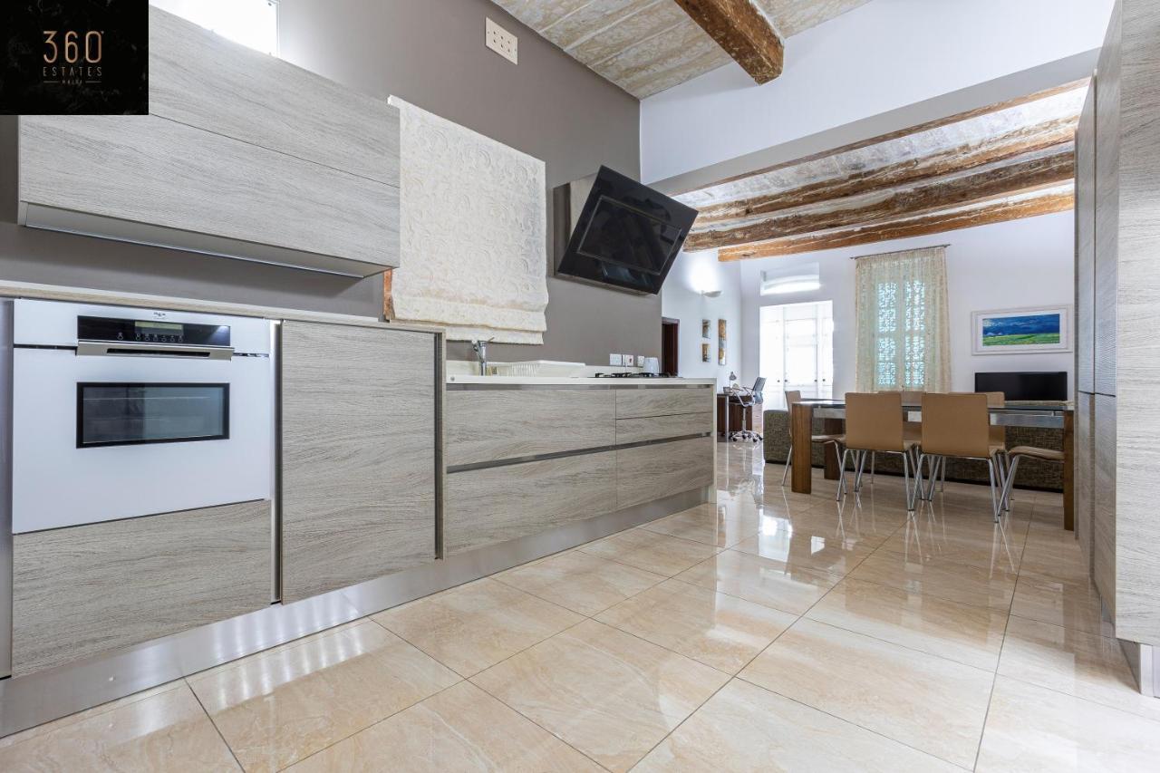 Seafront - Top Location, Top Floor With Wifi & Ac By 360 Estates Валетта Экстерьер фото