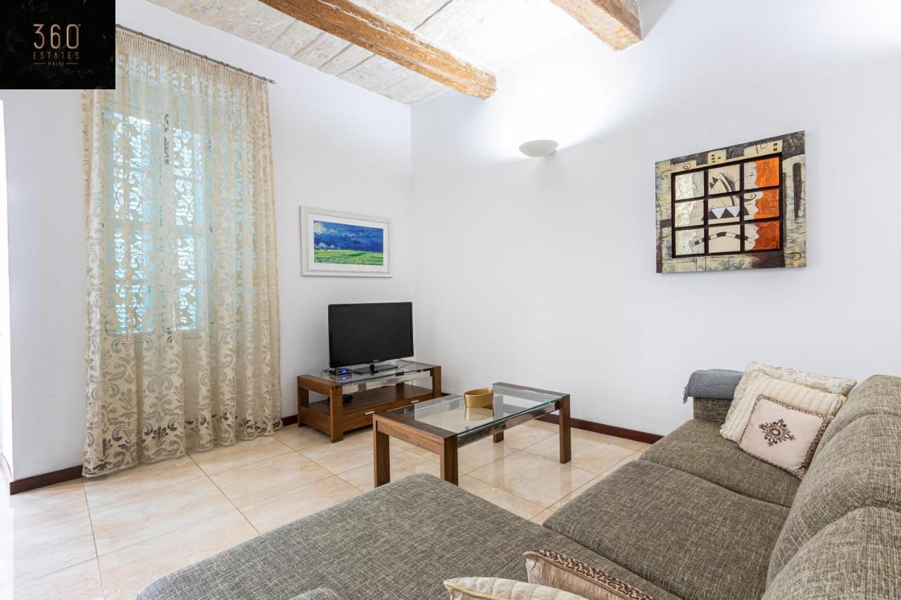 Seafront - Top Location, Top Floor With Wifi & Ac By 360 Estates Валетта Экстерьер фото
